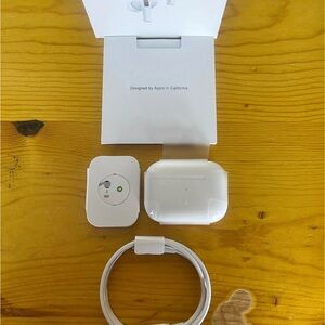 Apple AirPods 2 with Charging Case